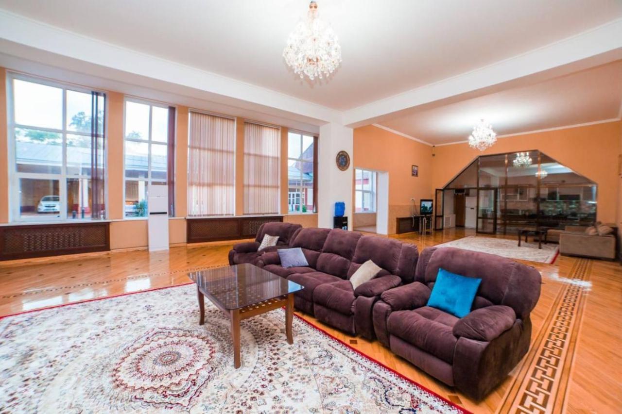 Guest House "Rohat Lux" Samarkand Buitenkant foto